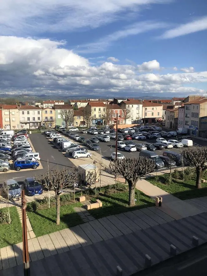 Appartement F2 Centre-Ville Issoire Avec Jolie Vue Apartment